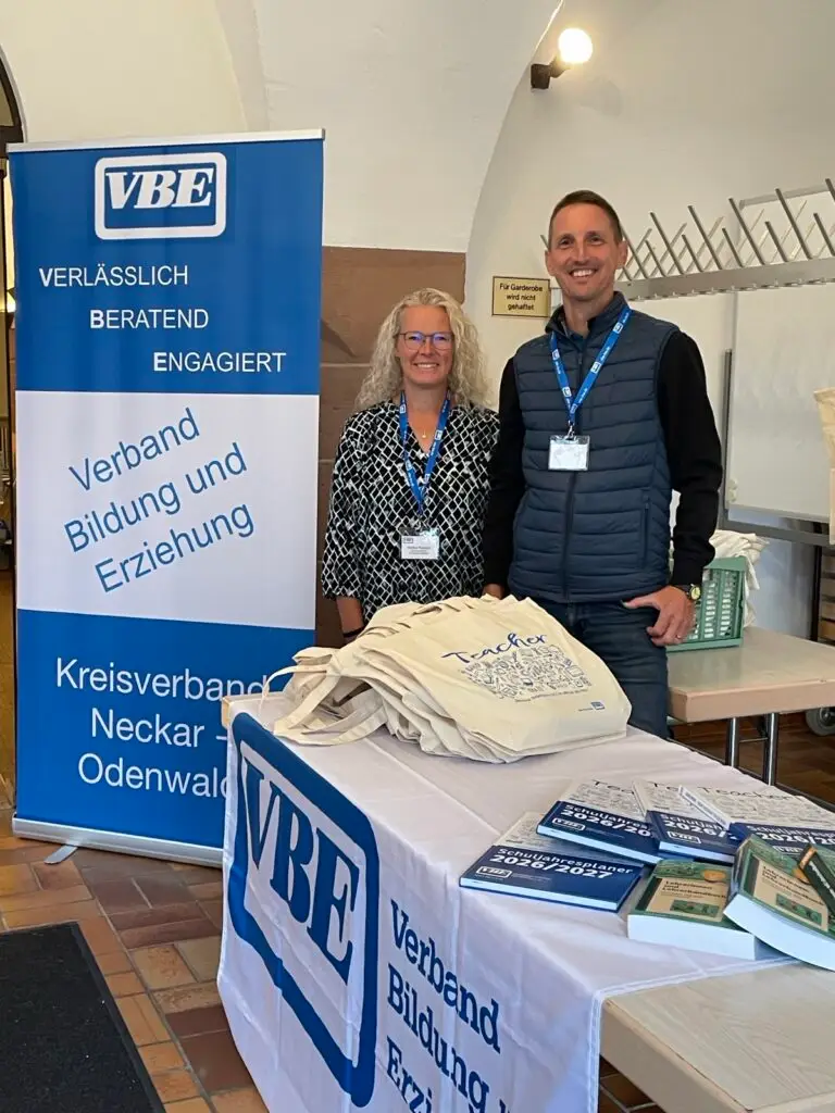 Heike Kaupa, Harald Ockenfels am VBE Stand bei der Vereidigung 2026 in Mosbach